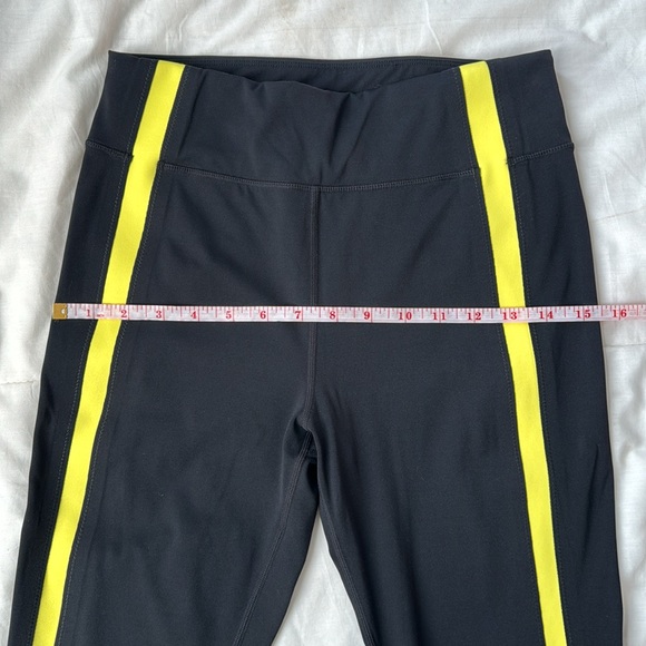 Zyia Size 6-8 Luxe Block in Black Tape - Picture 10 of 12